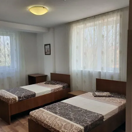 Konukevi Stejarul Bükreş